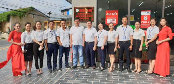 Các đại biểu tham dự lễ gắn biển