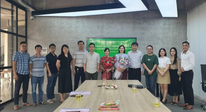 Các đại biểu tham dự lễ gắn biển