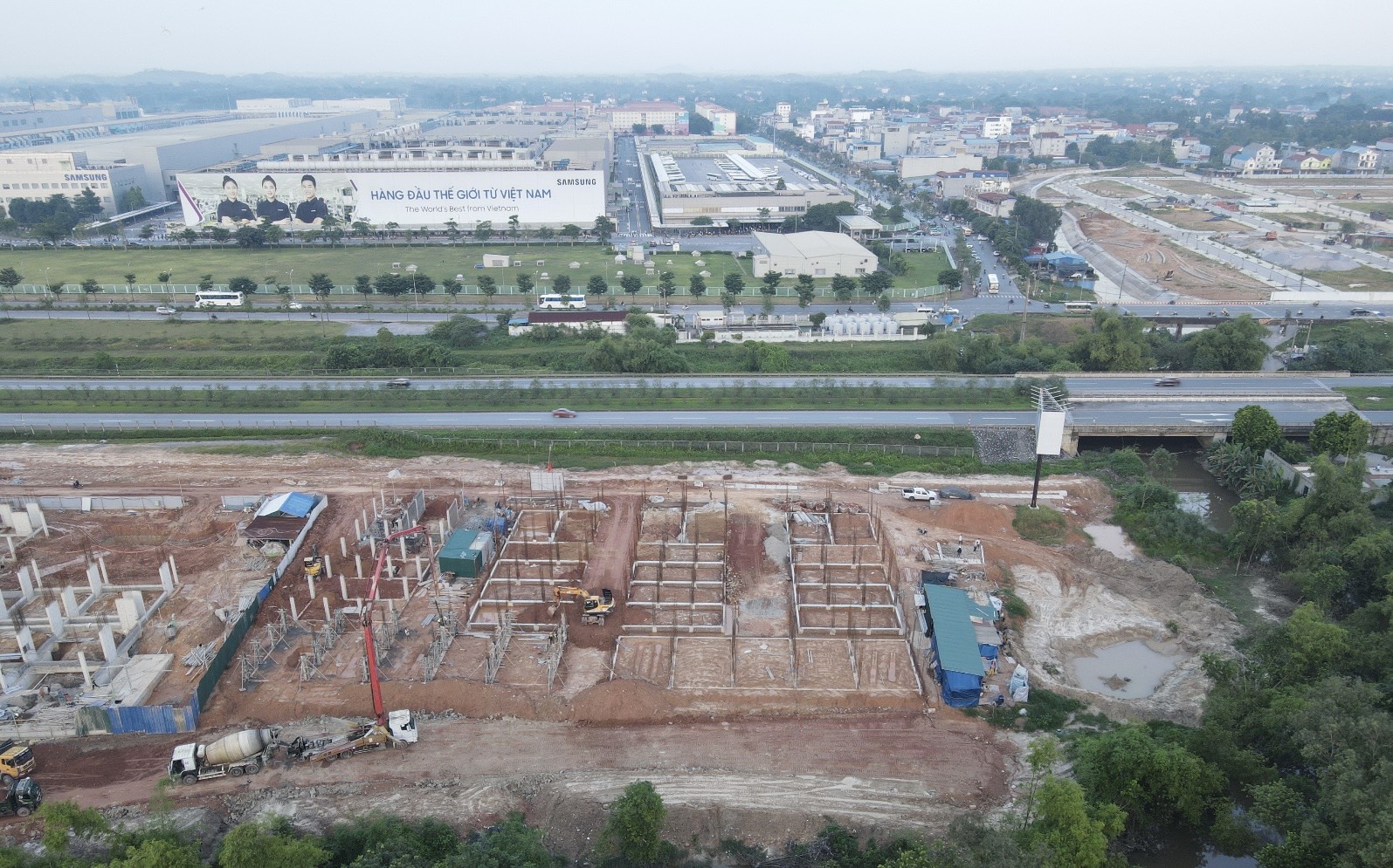 Nhiều nhà đầu tư không muốn gửi tiết kiệm vì lãi suất quá thấp nên họ chuyển sang những kênh đầu tư mới.