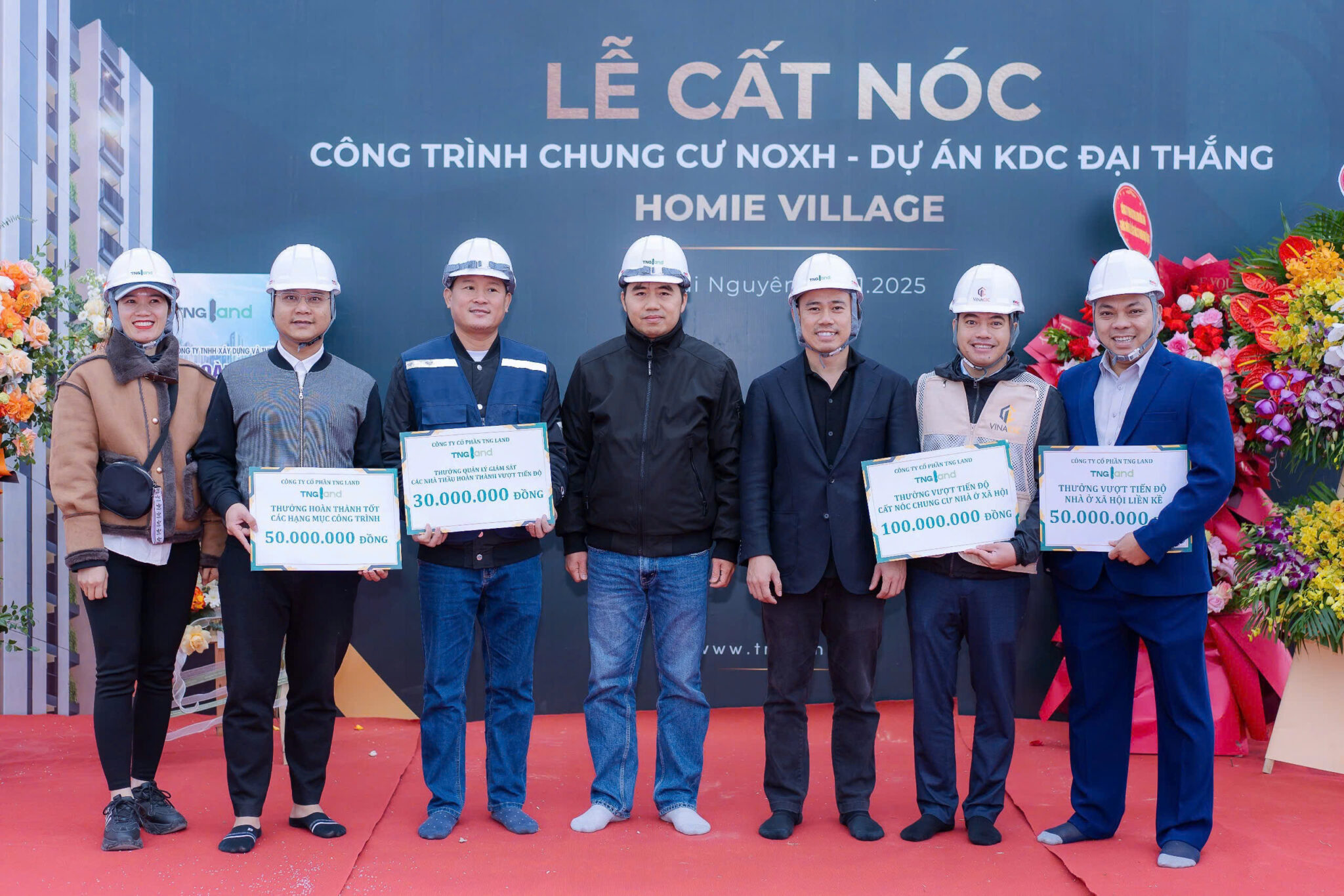 TƯNG BỪNG LỄ CẤT NÓC TÒA CHUNG CƯ NHÀ Ở XÃ HỘI KHU DÂN CƯ ĐẠI THẮNG