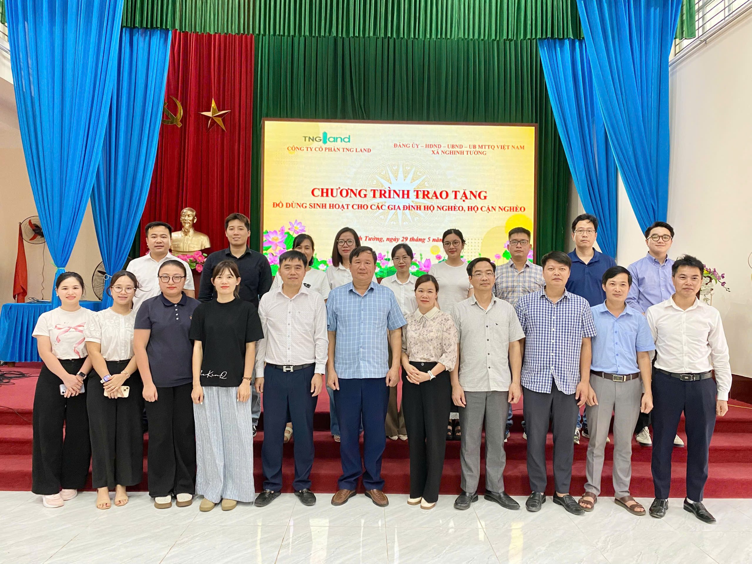 TNG Land trao tặng quà hỗ trợ các hộ gia đình khó khăn tại xã Nghinh Tường